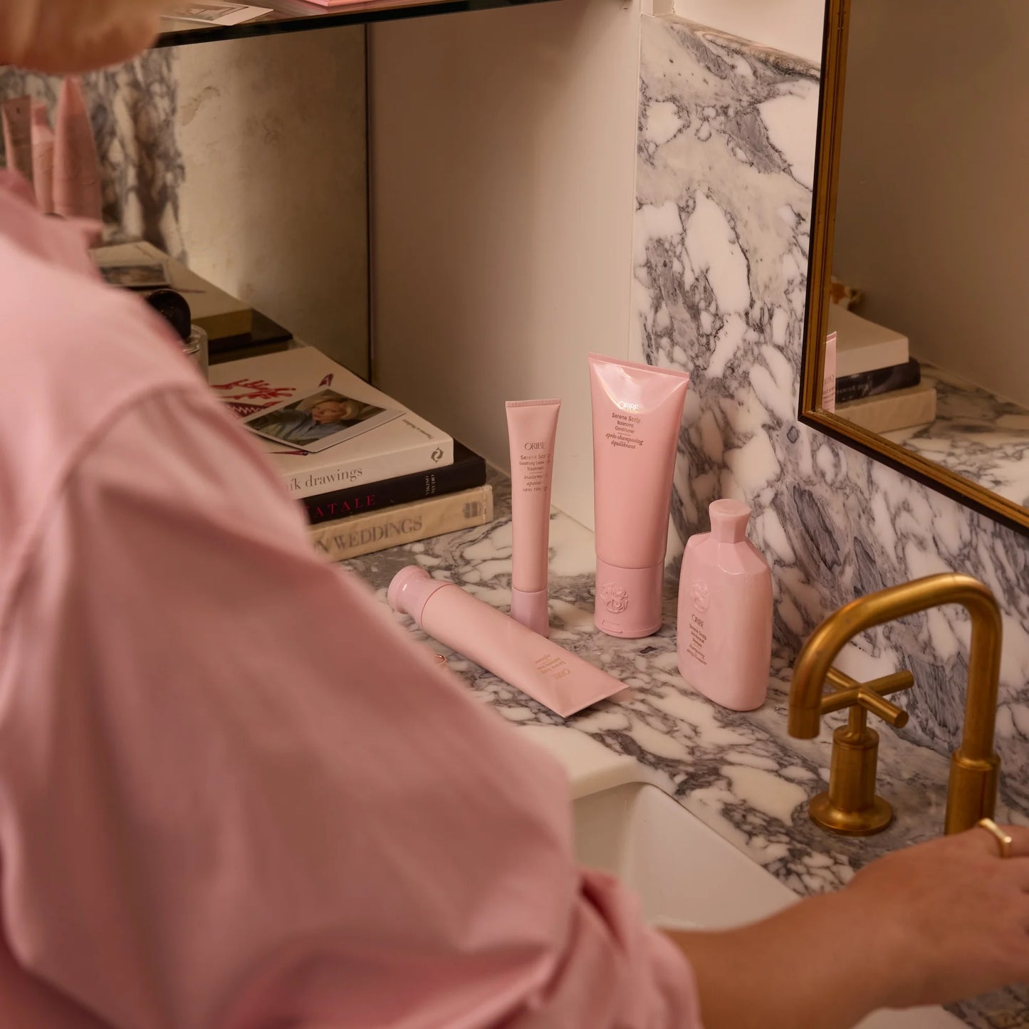 علاج سيرين لتهدئة فروة الرأس يُترك على الشعر