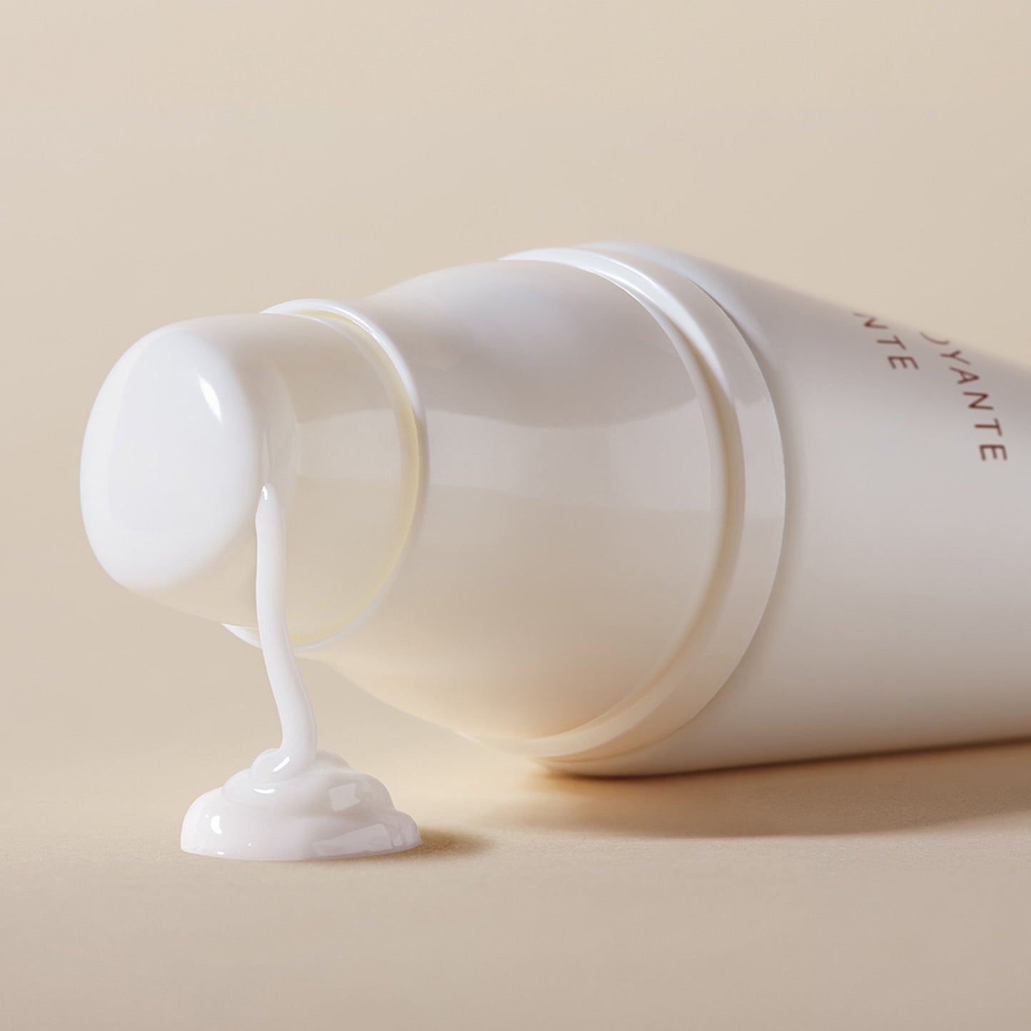 THE CALMING CREAM CLEANSER