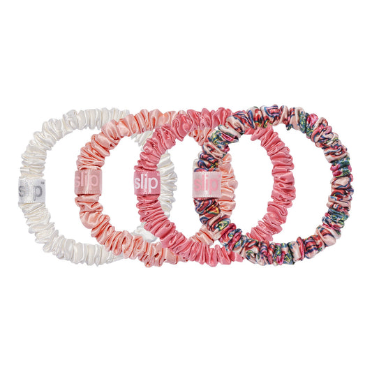 CHELSEA SCRUNCHIE ORNAMENT