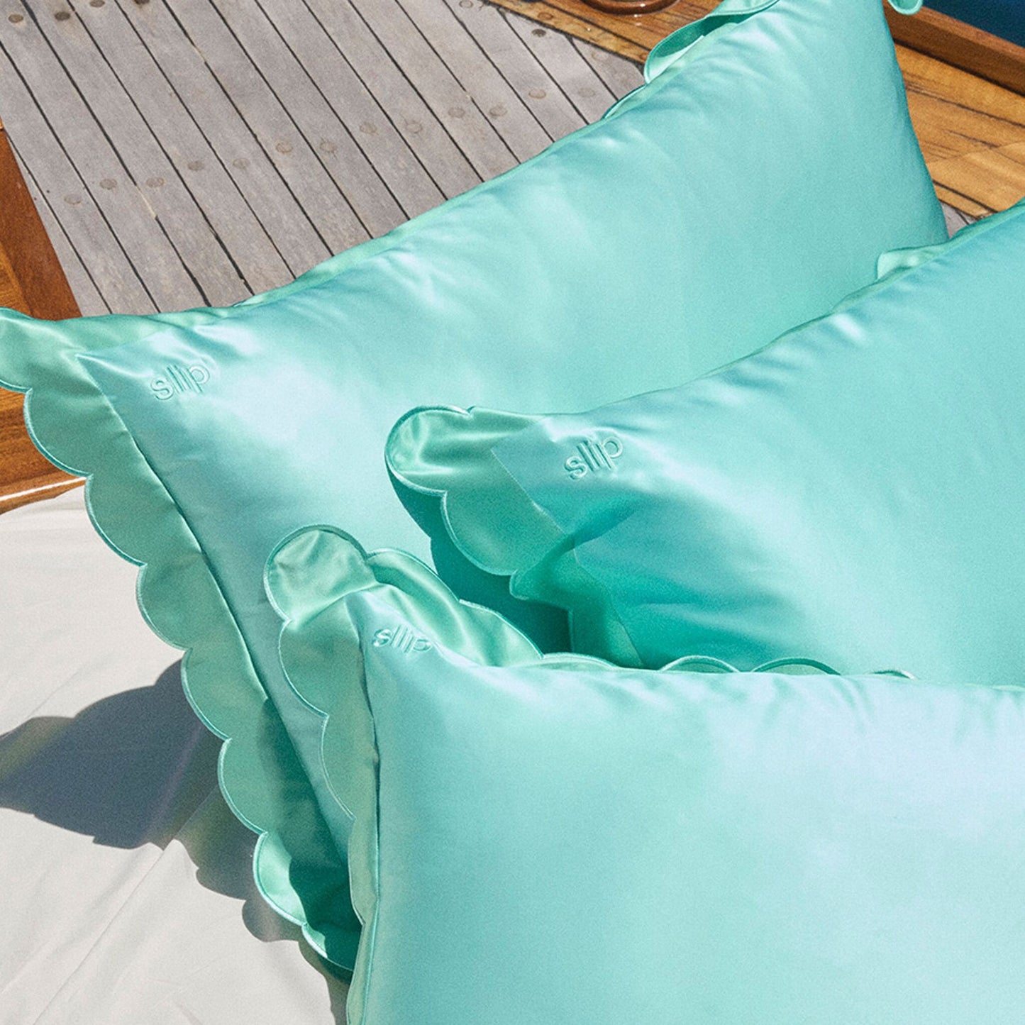 QUEEN PILLOWCASE SCALLLOPED EDGED - TURQUOISE