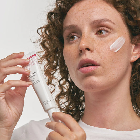 Woman applying The Repulp Cream  to her face at Mn Mkanak 