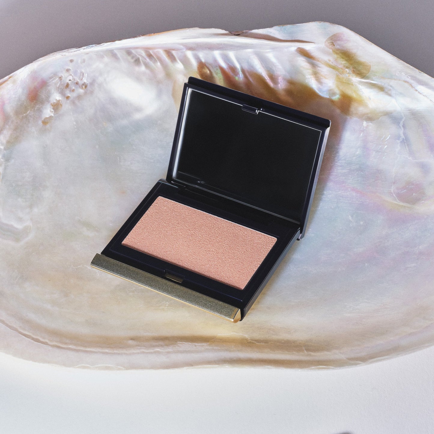 THE SENSUAL SKIN HIGHLIGHTER - SUPERNOVA