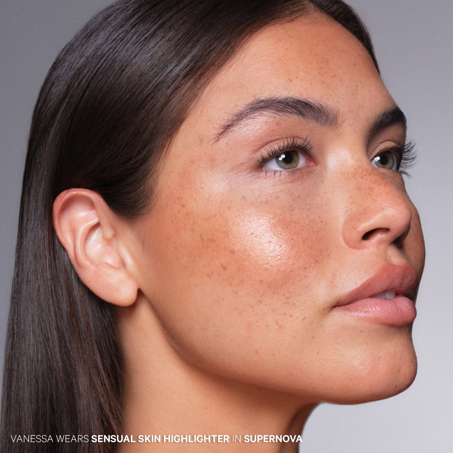 THE SENSUAL SKIN HIGHLIGHTER - SUPERNOVA