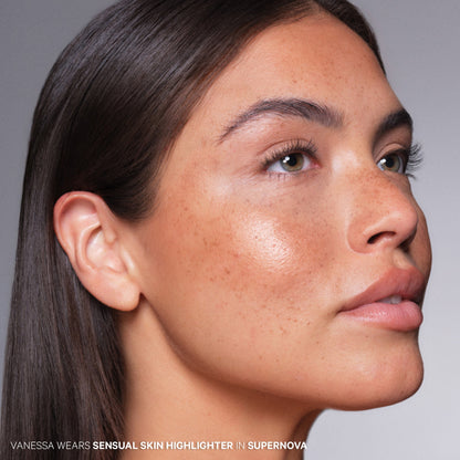 THE SENSUAL SKIN HIGHLIGHTER - SUPERNOVA