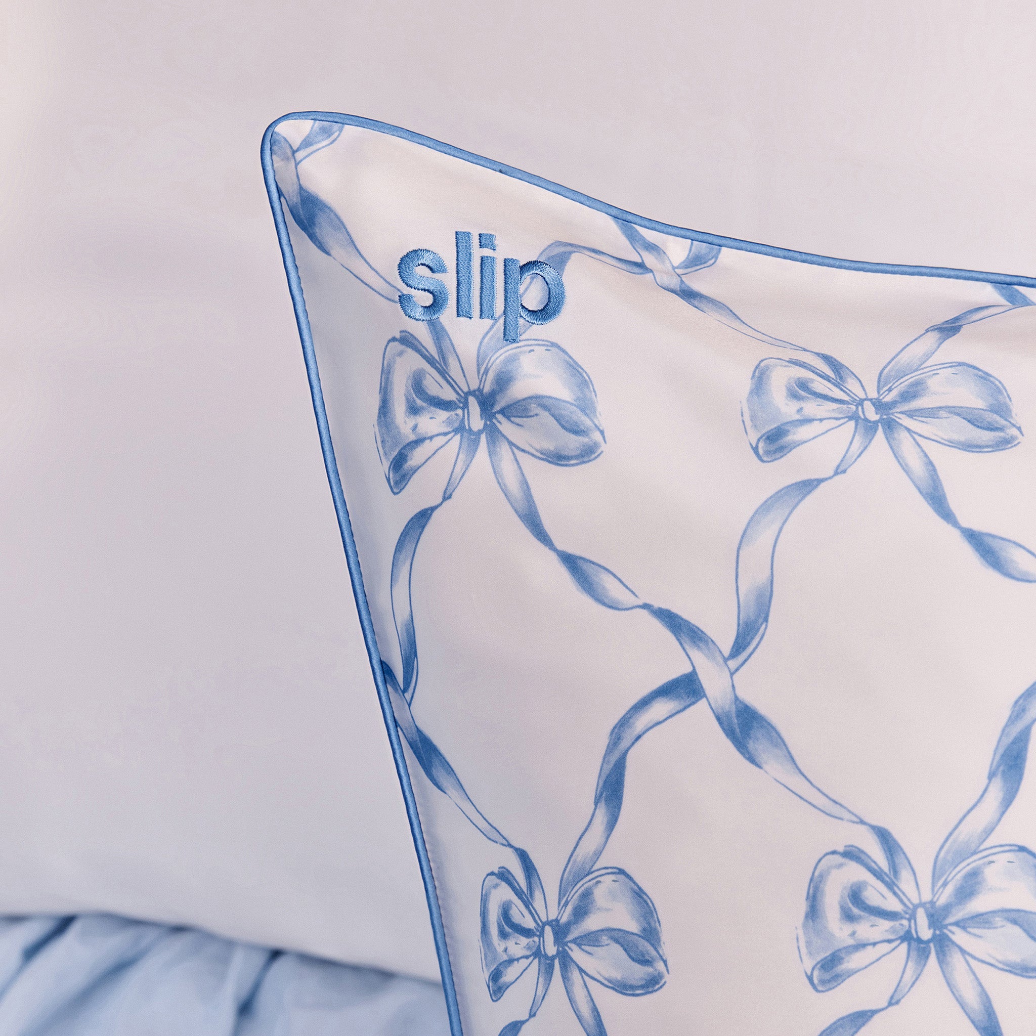 QUEEN ZIPPERED PILLOWCASE - BOWIE