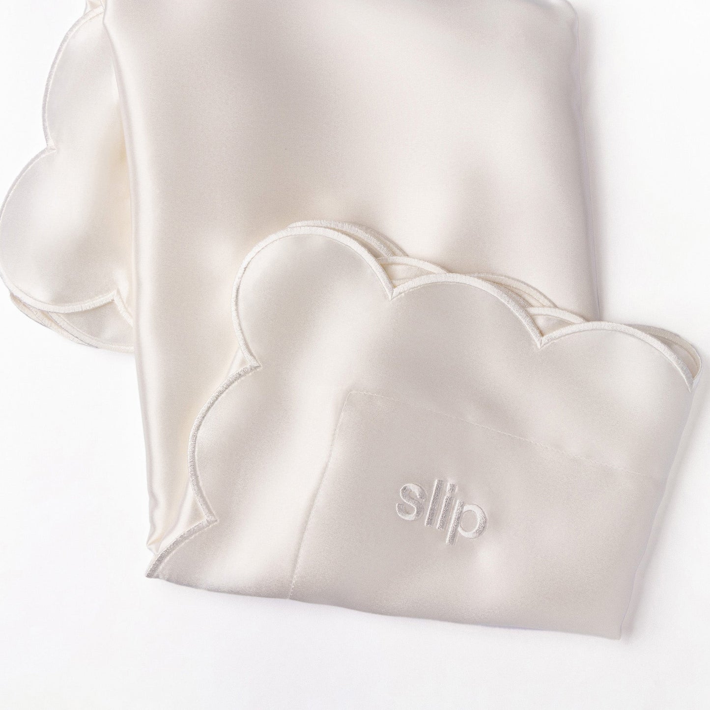 QUEEN PILLOWCASE SCALLOPED EDGED - WHITE