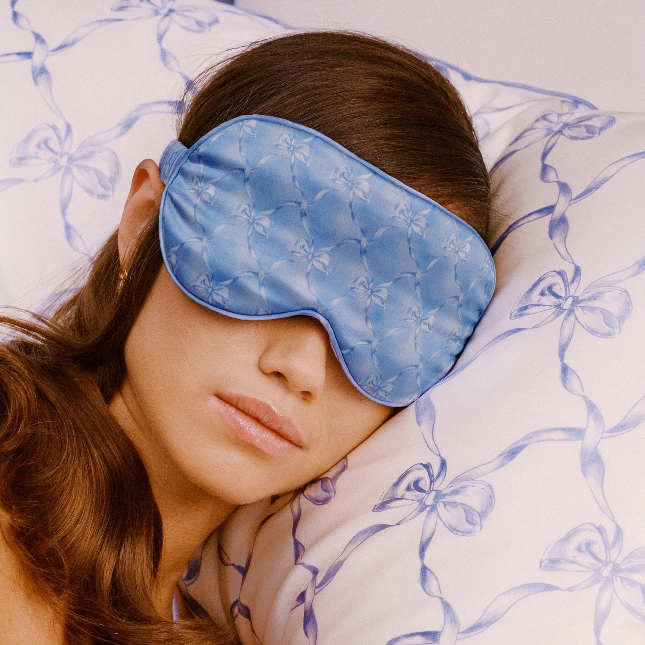 LOVELY LASHES CONTOUR SLEEP MASK - BLUEBELLE