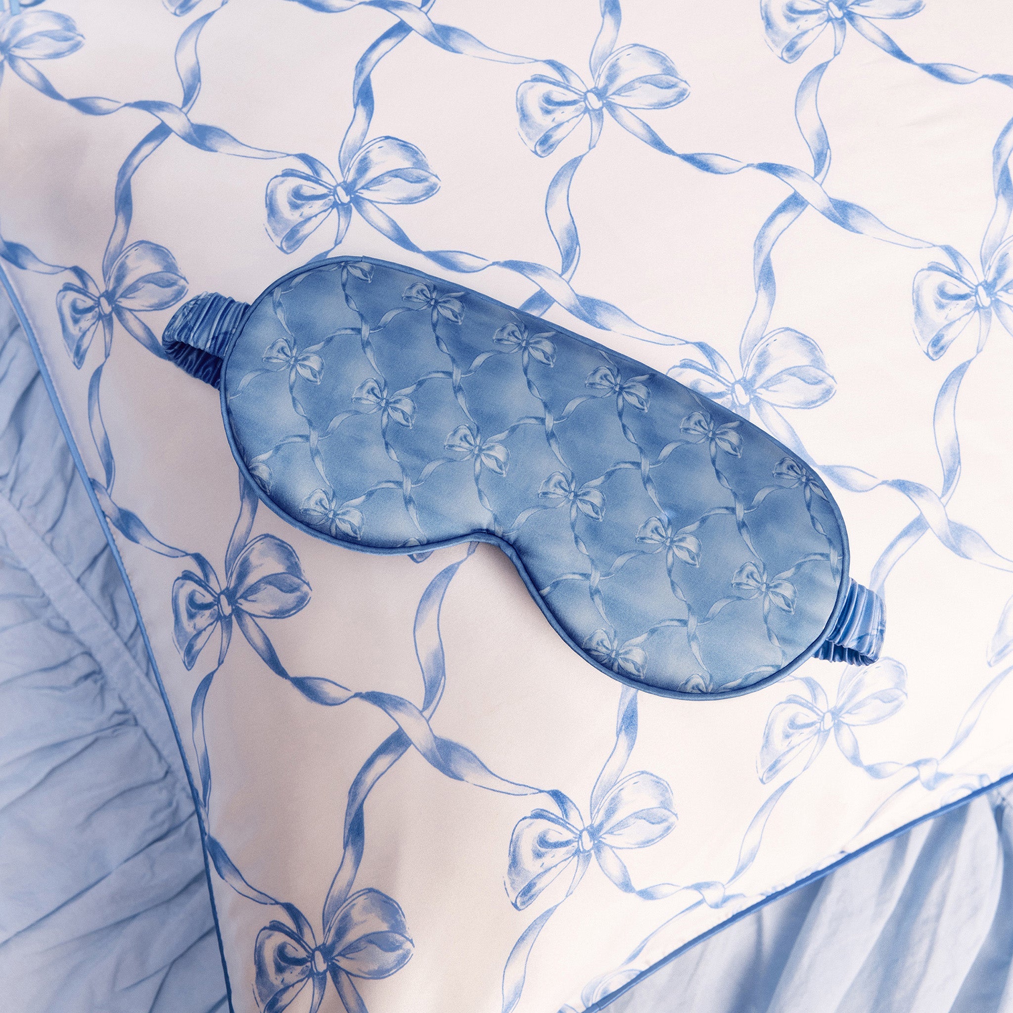 LOVELY LASHES CONTOUR SLEEP MASK - BLUEBELLE