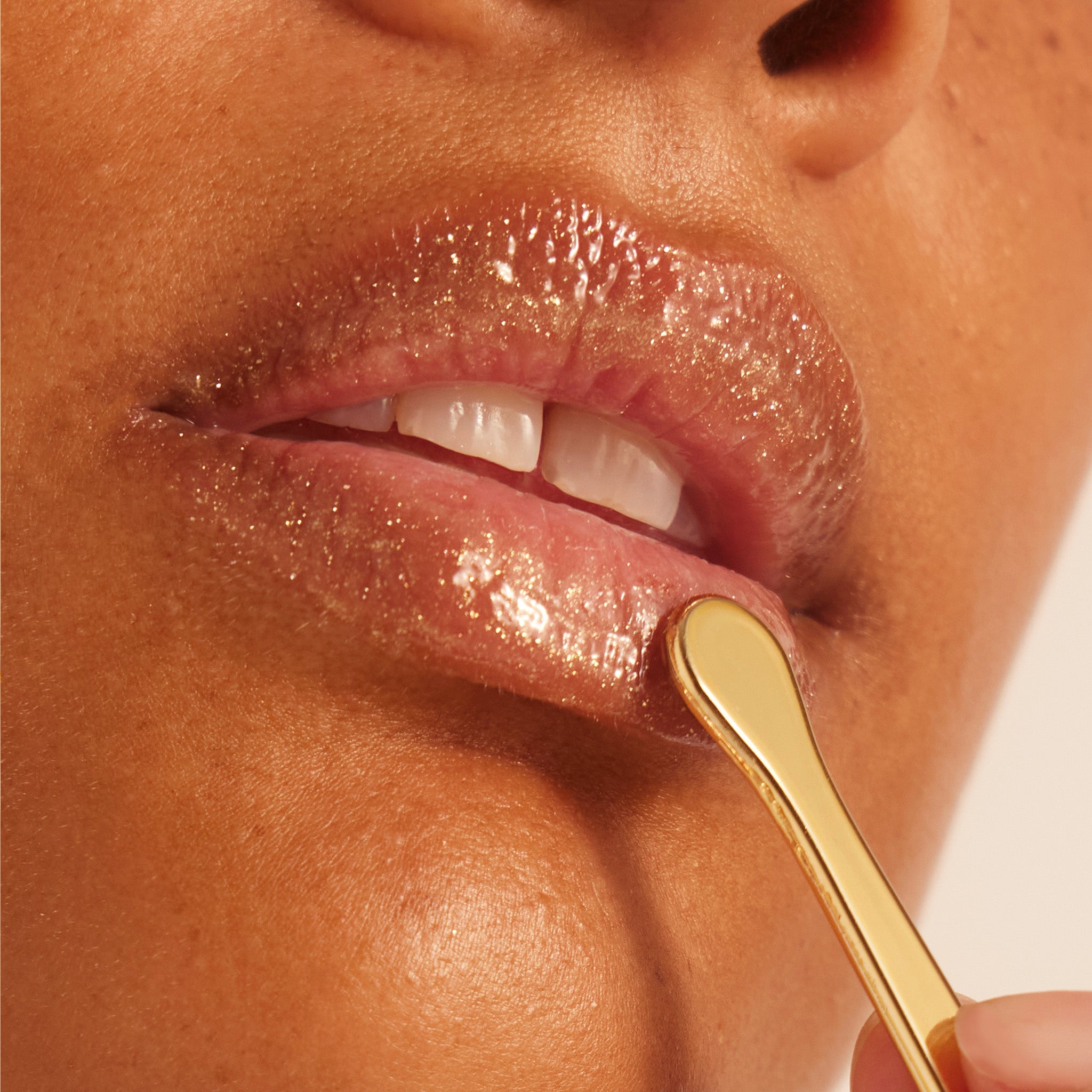 THE KISSU LIP MASK - GOLD LEAF