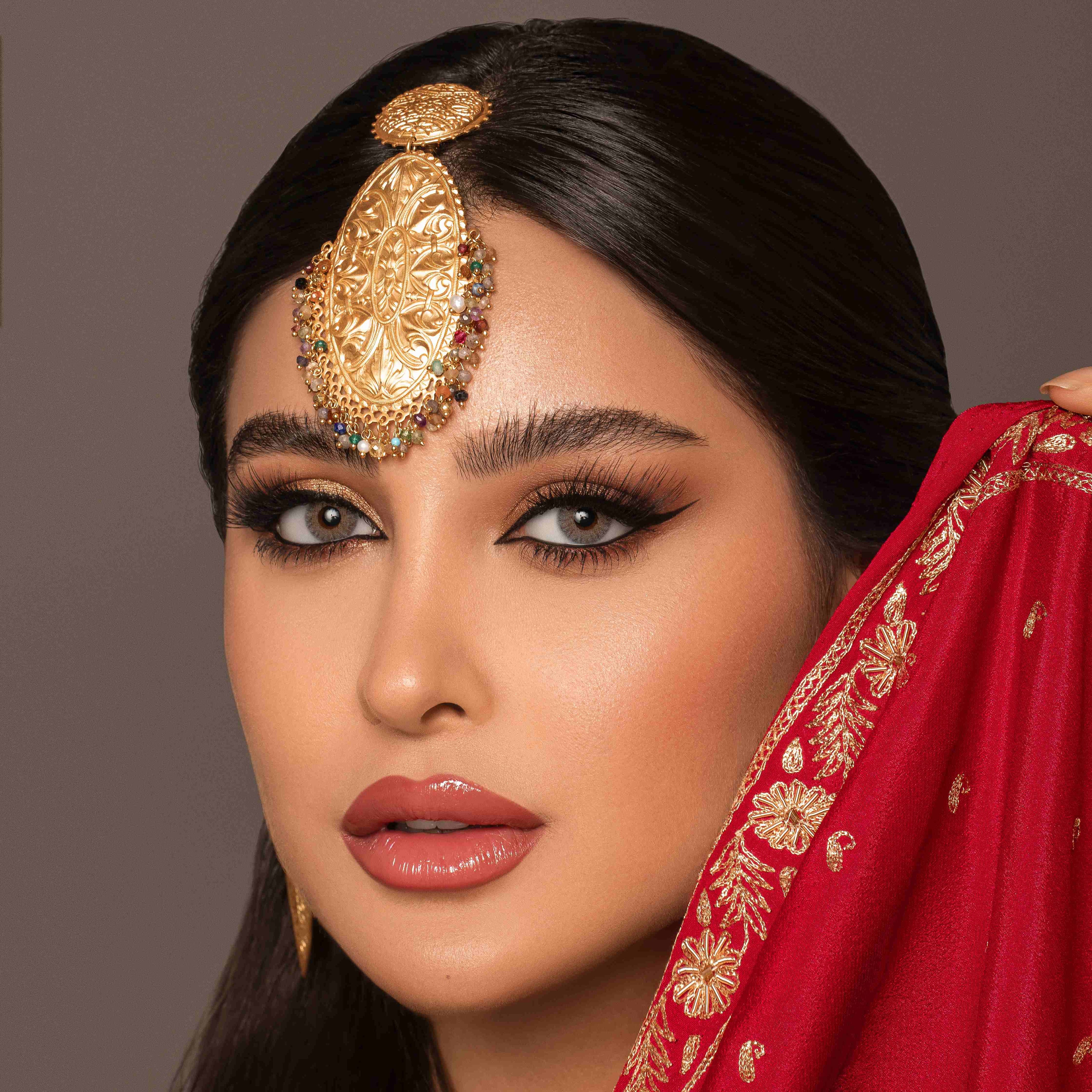 ألورا - عدسات ملونة يومية