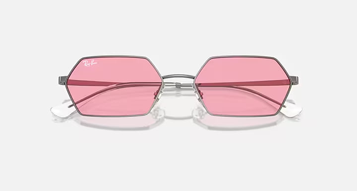 RAY-BAN YEVI BIO-BASED Gunmetal & Pink Irregular Sunglasses For Unisex L