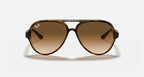 نظارة شمسية للرجال RAY-BAN CATS 5000 CLASSIC بتصميم الطيار، بلون هافانا الفاتح مع عدسات متدرجة باللون البني الفاتح M