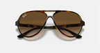 نظارة شمسية للرجال RAY-BAN CATS 5000 CLASSIC بتصميم الطيار، بلون هافانا الفاتح مع عدسات متدرجة باللون البني الفاتح M