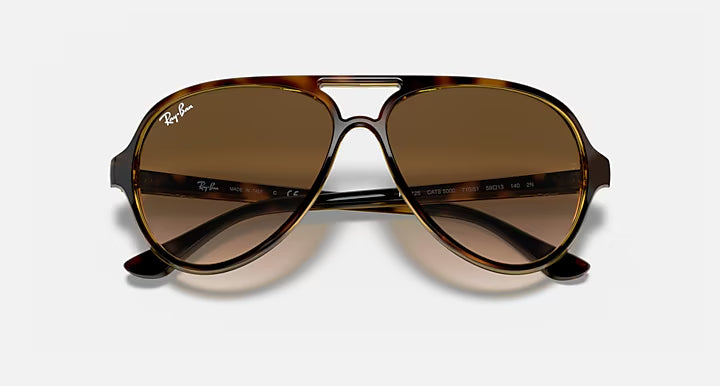 نظارة شمسية للرجال RAY-BAN CATS 5000 CLASSIC بتصميم الطيار، بلون هافانا الفاتح مع عدسات متدرجة باللون البني الفاتح M