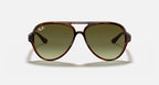 نظارة شمسية للرجال طراز RAY-BAN CATS 5000 CLASSIC بلون هافانا فاتح وعدسات متدرجة باللون الأخضر وعدسات على شكل طيار