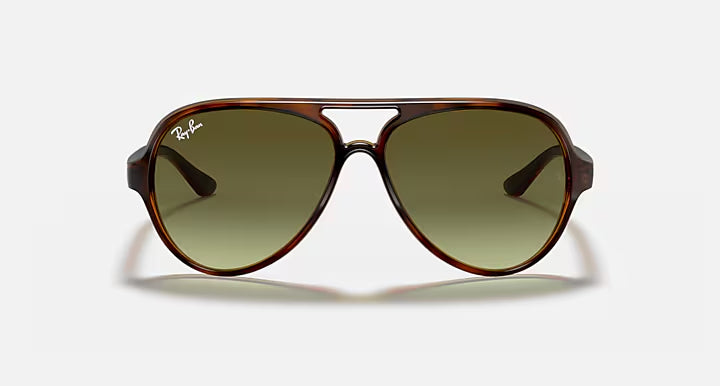نظارة شمسية للرجال طراز RAY-BAN CATS 5000 CLASSIC بلون هافانا فاتح وعدسات متدرجة باللون الأخضر وعدسات على شكل طيار