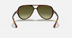 نظارة شمسية للرجال طراز RAY-BAN CATS 5000 CLASSIC بلون هافانا فاتح وعدسات متدرجة باللون الأخضر وعدسات على شكل طيار