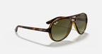 نظارة شمسية للرجال طراز RAY-BAN CATS 5000 CLASSIC بلون هافانا فاتح وعدسات متدرجة باللون الأخضر وعدسات على شكل طيار
