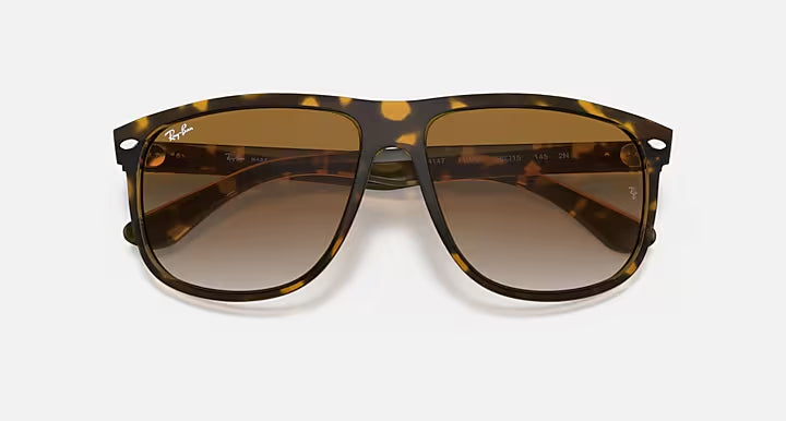 نظارة شمسية مربعة للرجال من RAY-BAN BOYFRIEND، لون هافانا فاتح وعدسات متدرجة باللون البني الفاتح S