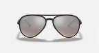 نظارة شمسية RAY-BAN RB4320CH CHROMANCE للرجال والنساء بتصميم طيار باللونين الأسود والفضي L