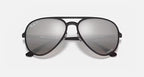 نظارة شمسية RAY-BAN RB4320CH CHROMANCE للرجال والنساء بتصميم طيار باللونين الأسود والفضي L