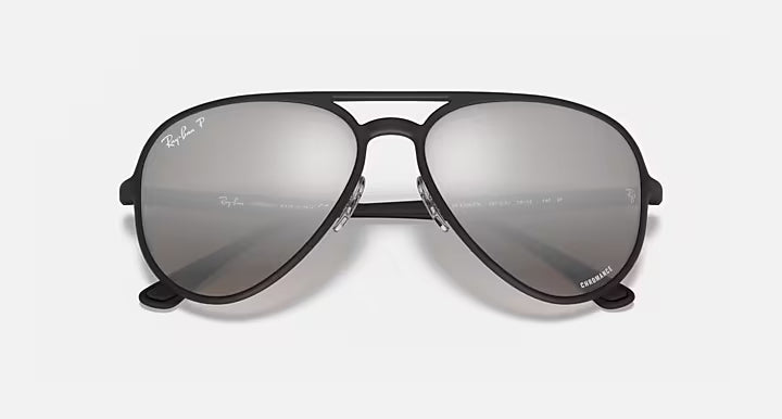 نظارة شمسية RAY-BAN RB4320CH CHROMANCE للرجال والنساء بتصميم طيار باللونين الأسود والفضي L